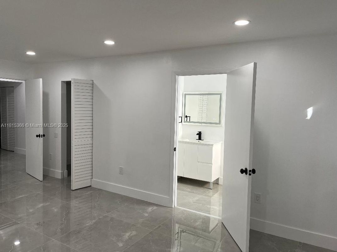Bathroom, Empty room, Interior, Recessed Lighting