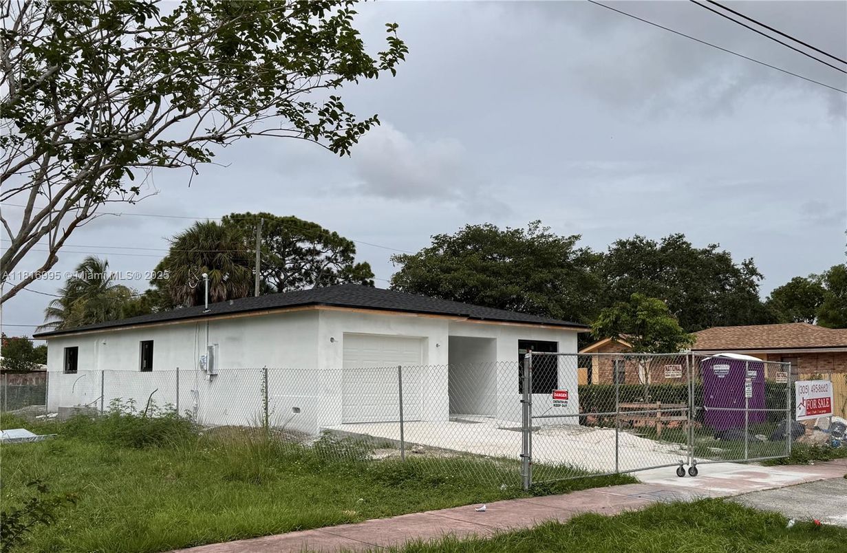 Detached Garage, Exterior