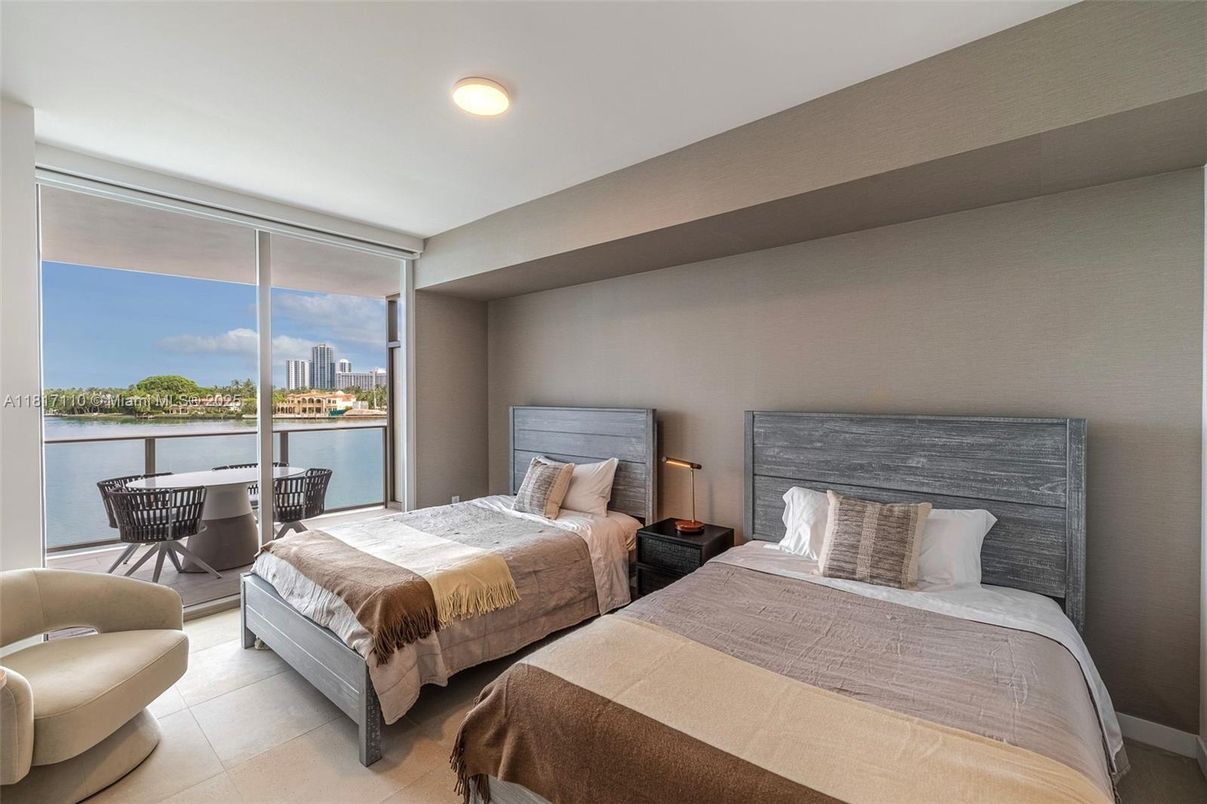 Bedroom, Interior, Recessed Lighting, Water