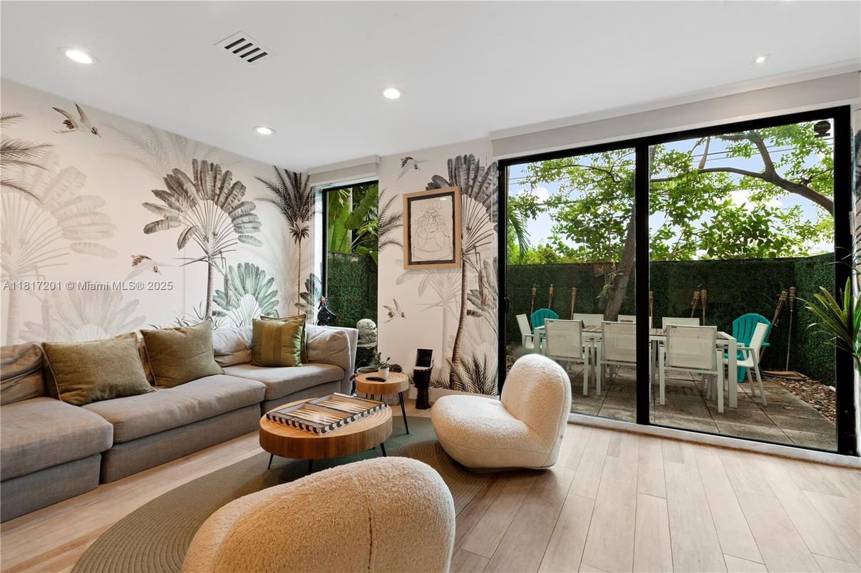 Interior, Living room, Recessed Lighting, Wood Texture Flooring