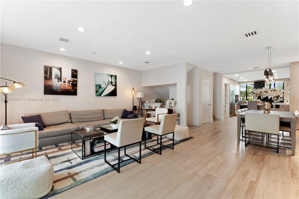 Dining room, Interior, Living room, Pendant Lights, Recessed Lighting, Wood Texture Flooring