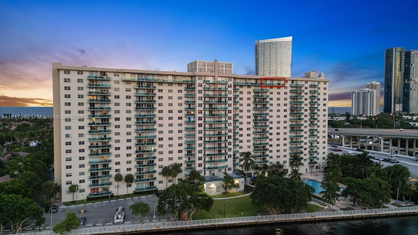Exterior, Facade, Condo Building