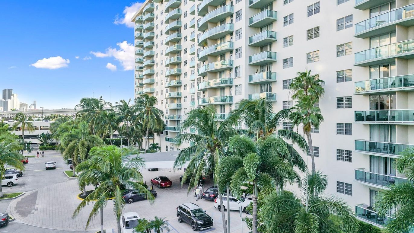 Exterior, Facade, Condo Building