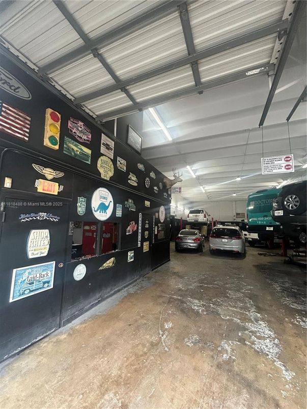Garage, Interior