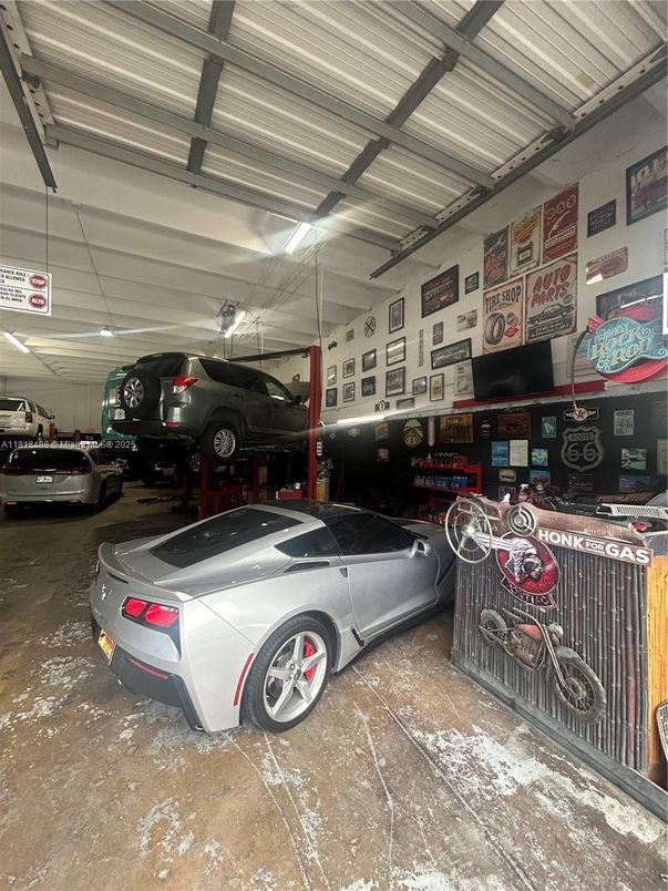 Garage, Interior