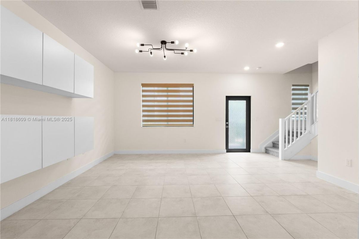 Empty room, Interior, Recessed Lighting