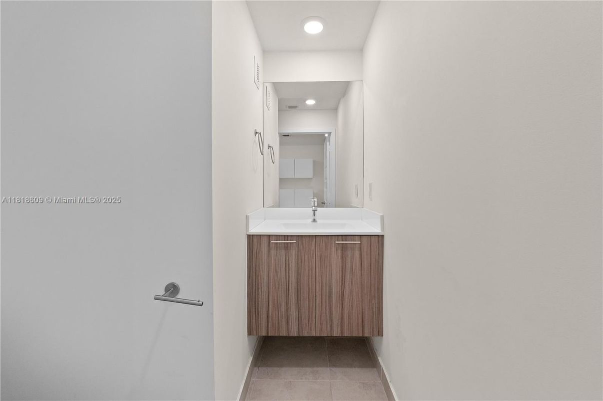 Bathroom, Interior, Recessed Lighting