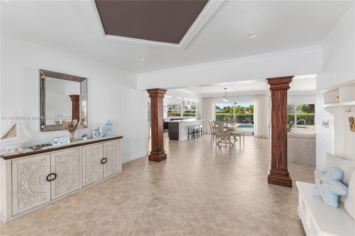 Dining room, Interior, Pendant Lights, Recessed Lighting