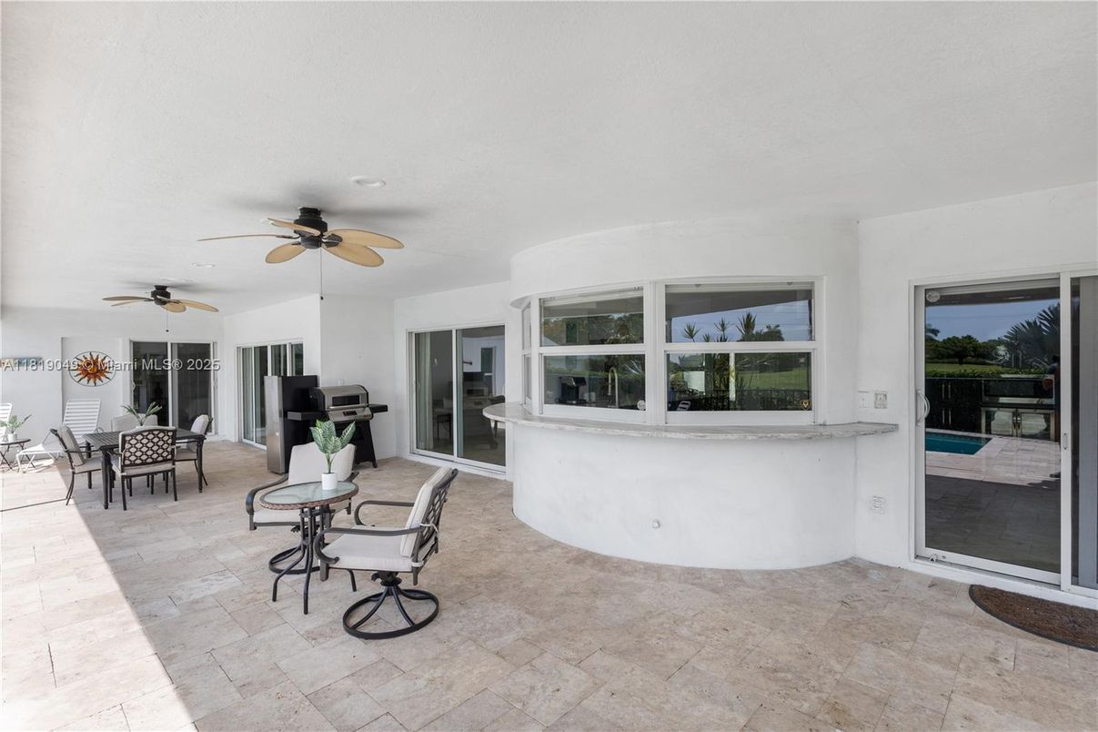 Dining room, Exterior