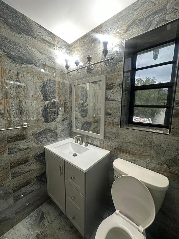 Bathroom, Free Standing Baths, Interior, Marble Walls