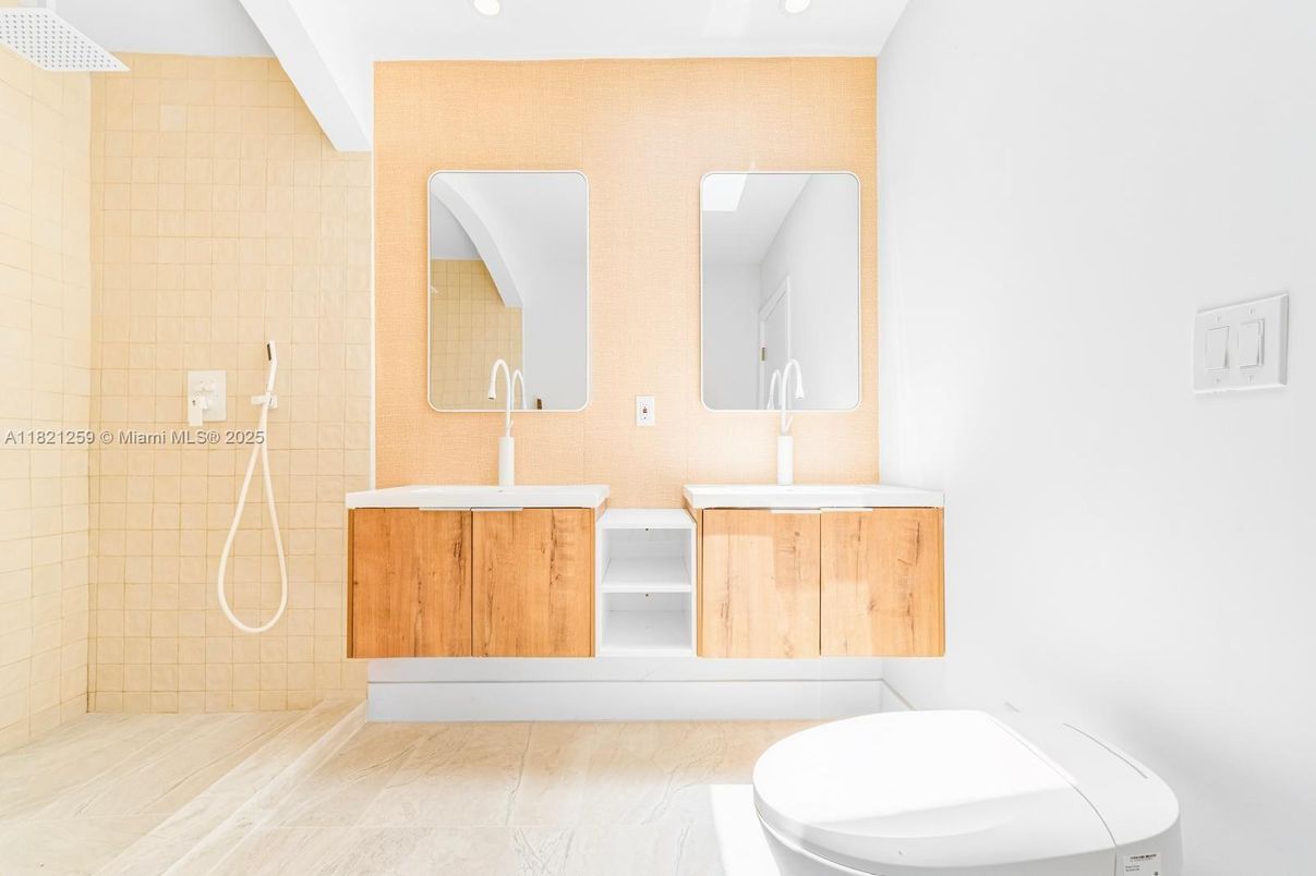 Bathroom, Dual Sink Vanities, Interior, Recessed Lighting