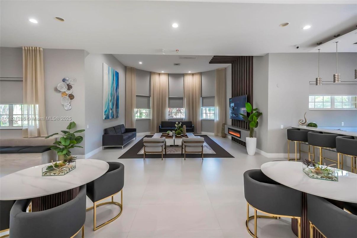 Dining room, Interior, Living room, Pendant Lights, Recessed Lighting