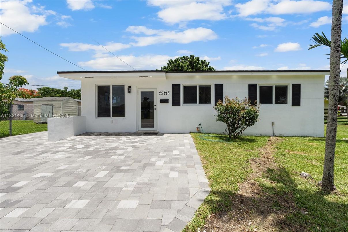 Backyard, Exterior, Facade, Ranch