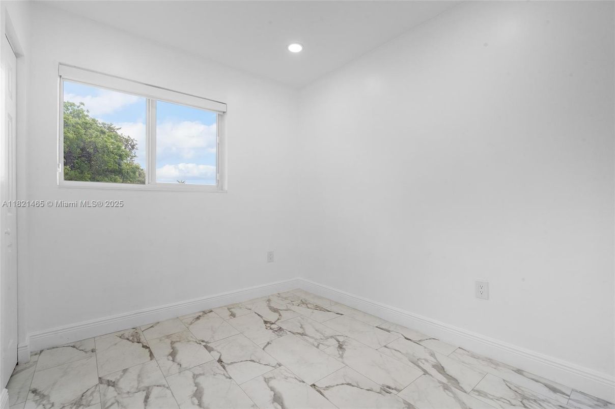 Empty room, Interior, Marble, Recessed Lighting