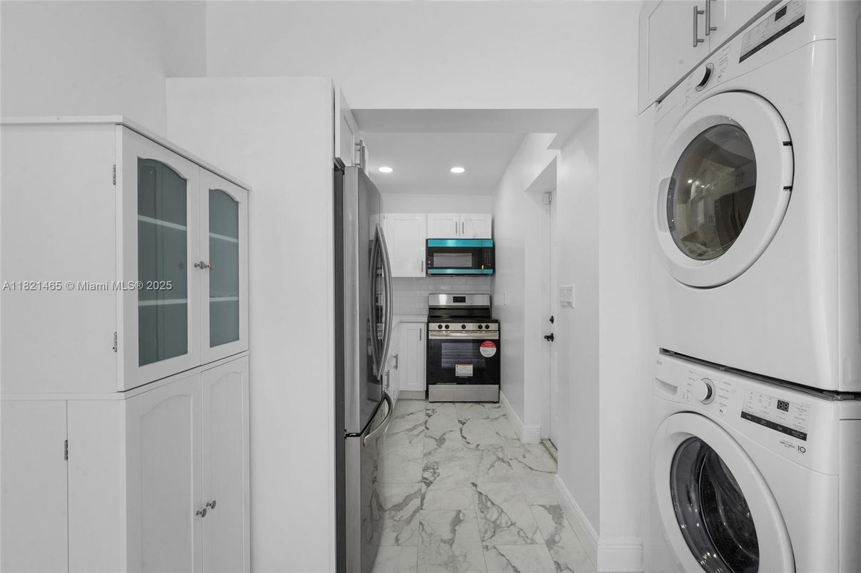 Interior, Kitchen, Marble, Recessed Lighting, Utility Closets, Washer