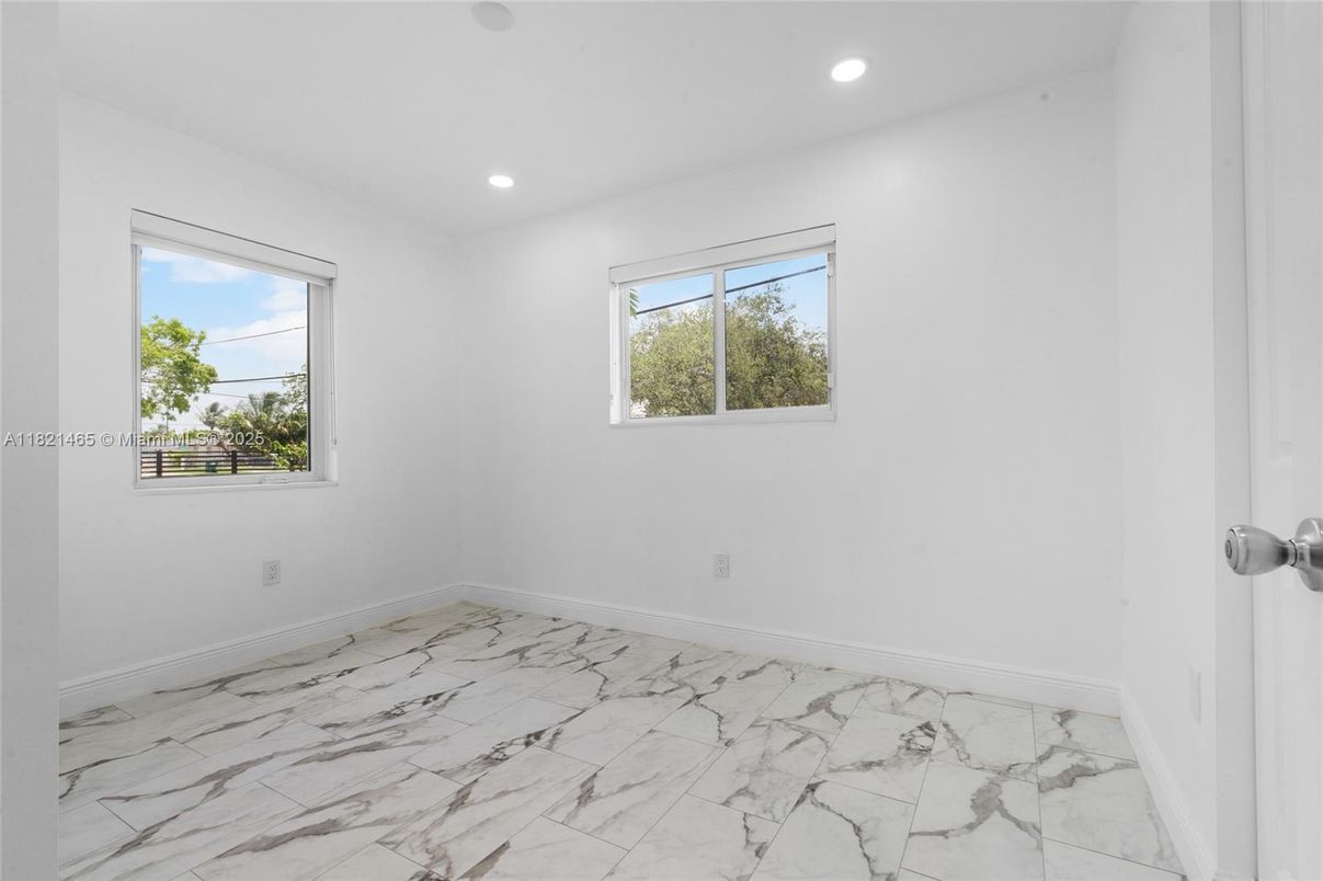 Empty room, Interior, Marble, Recessed Lighting