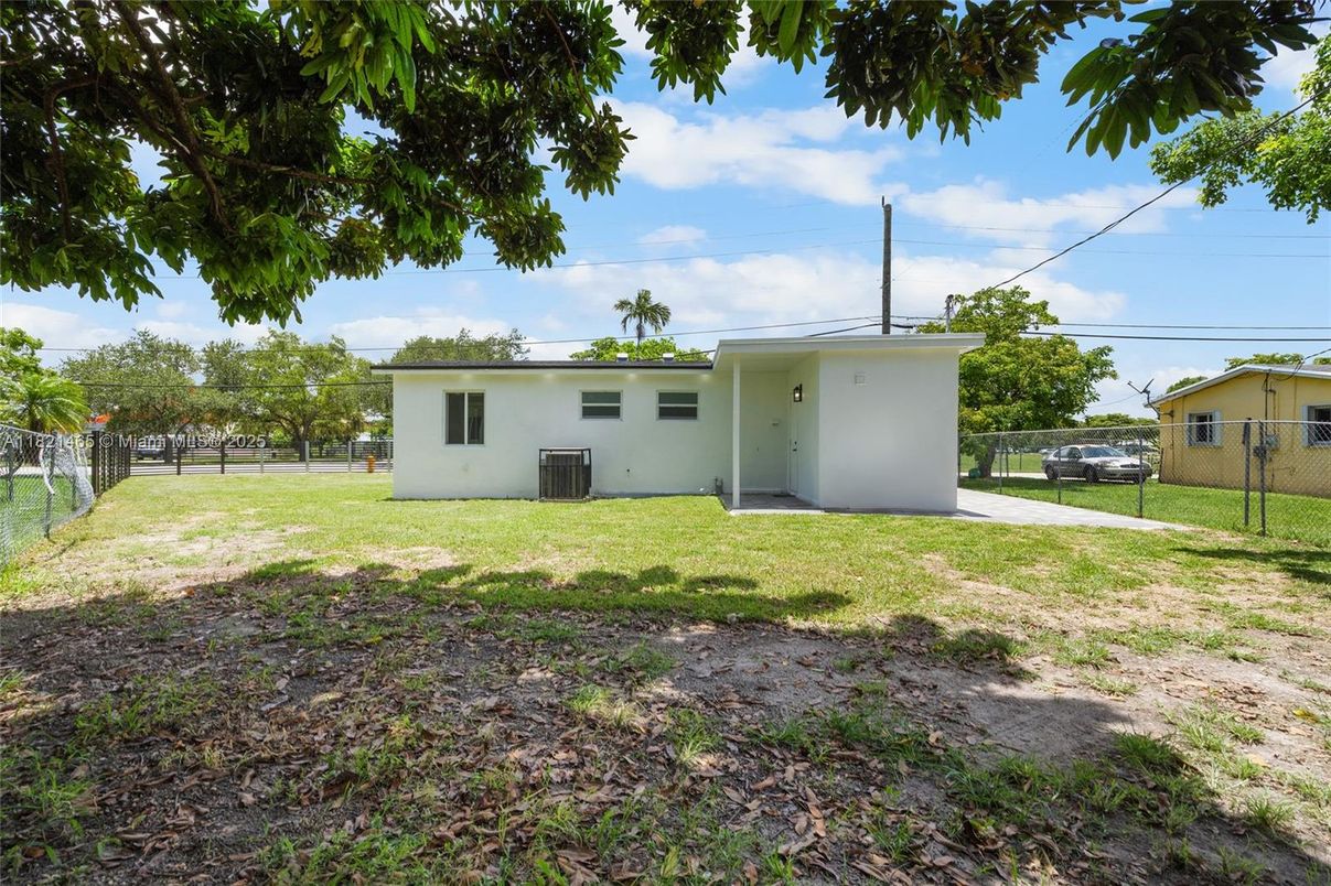 Backyard, Exterior