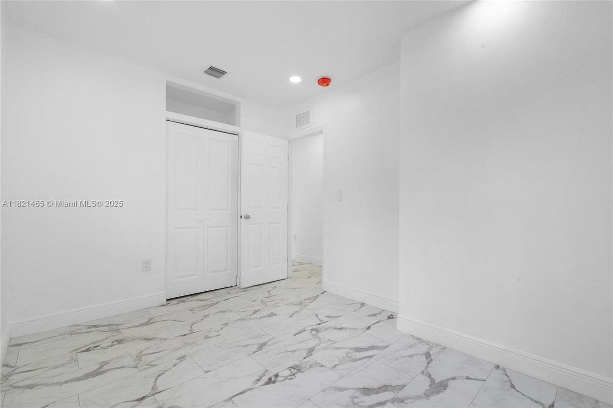 Empty room, Interior, Marble, Recessed Lighting