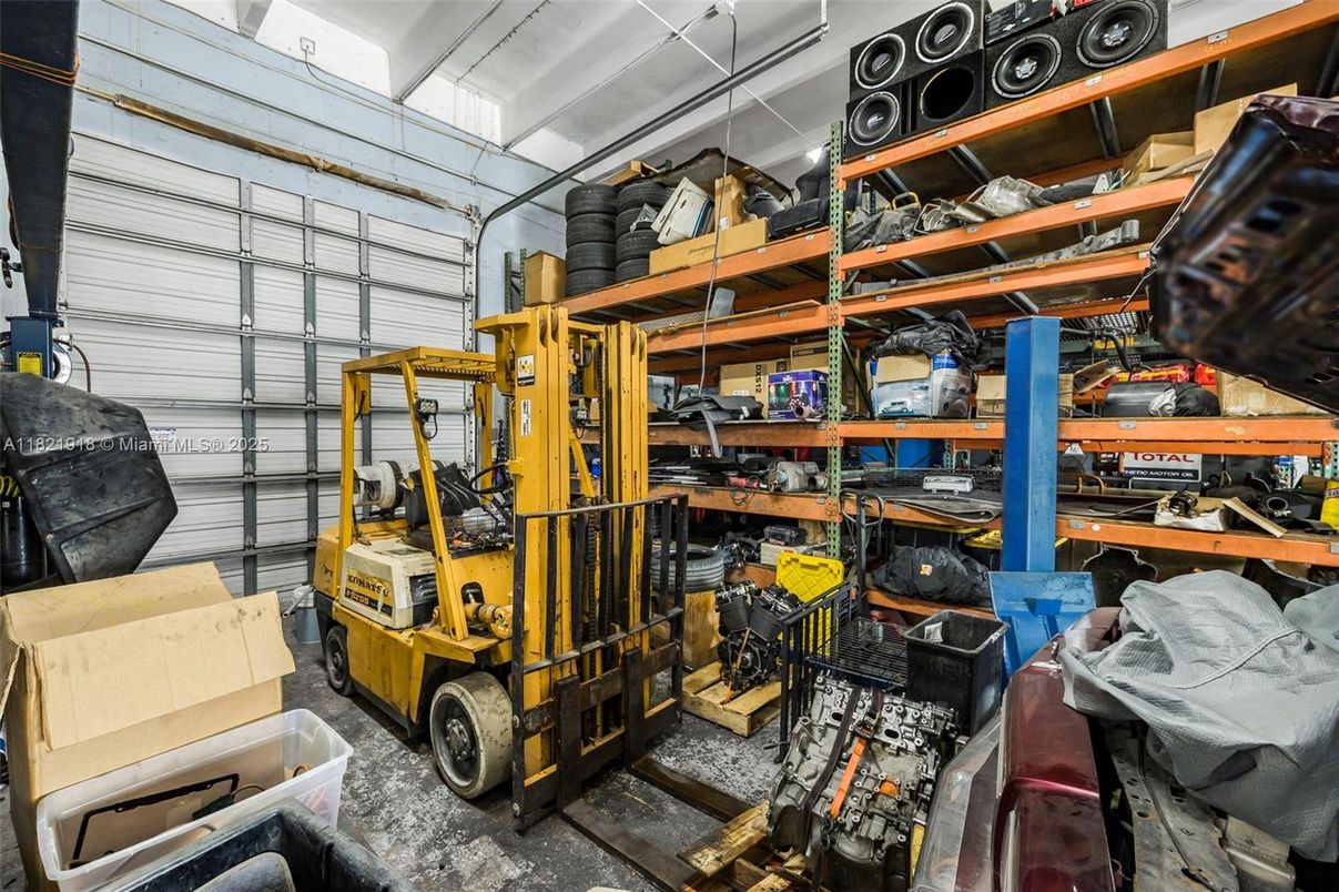 Garage, Interior