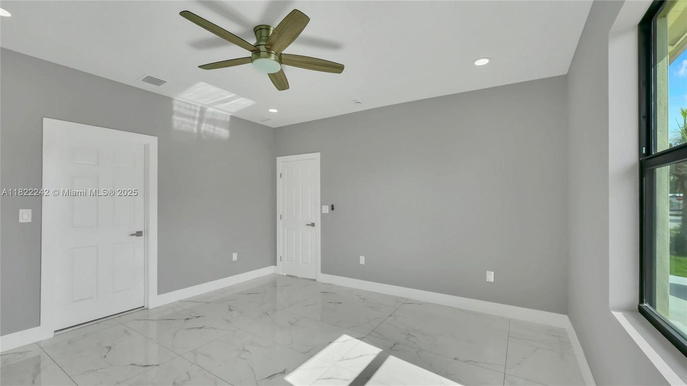 Empty room, Interior, Marble, Recessed Lighting