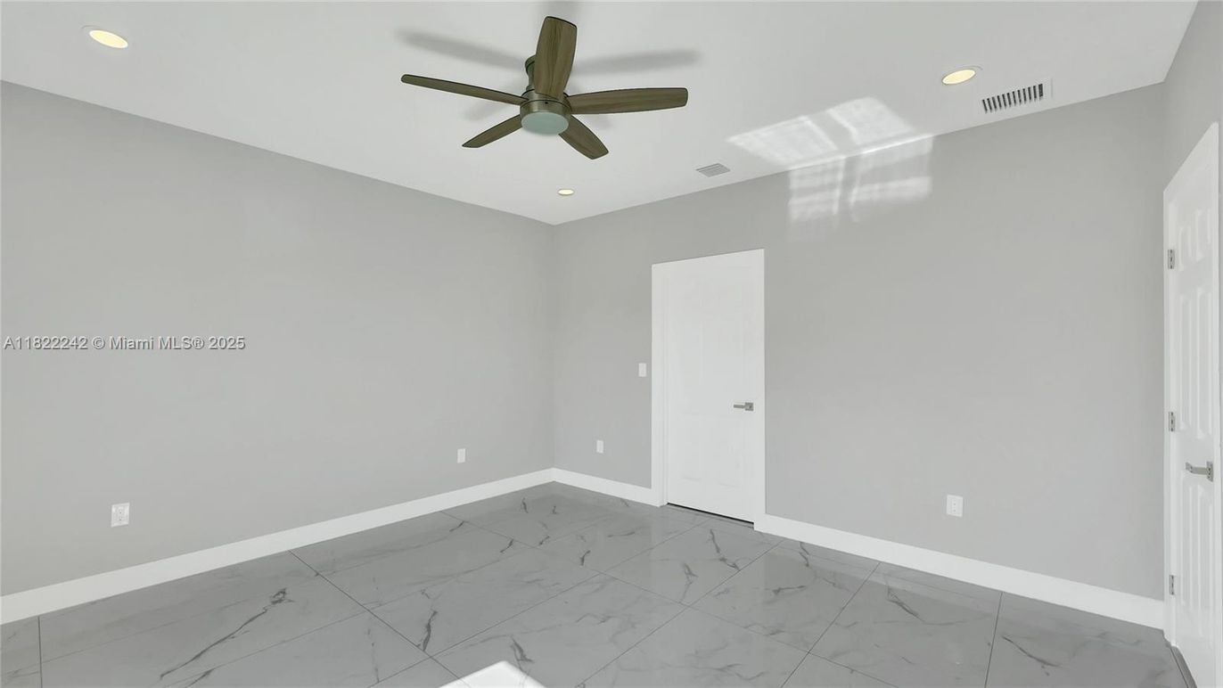 Empty room, Interior, Marble, Recessed Lighting