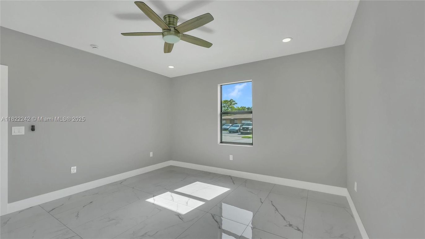 Empty room, Interior, Marble, Recessed Lighting