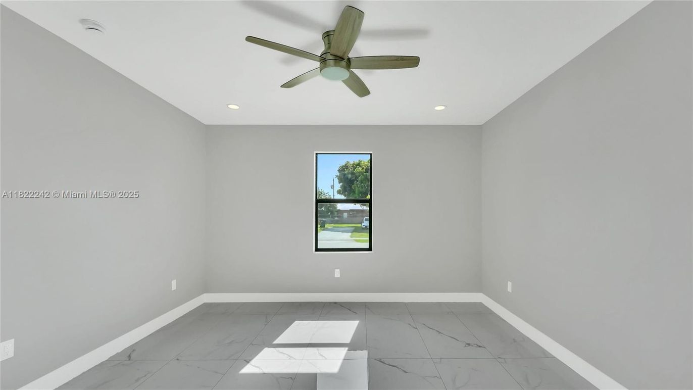 Empty room, Interior, Marble, Recessed Lighting