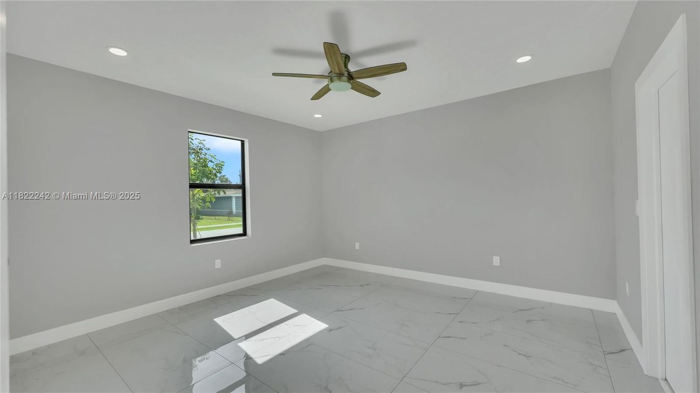 Empty room, Interior, Marble, Recessed Lighting