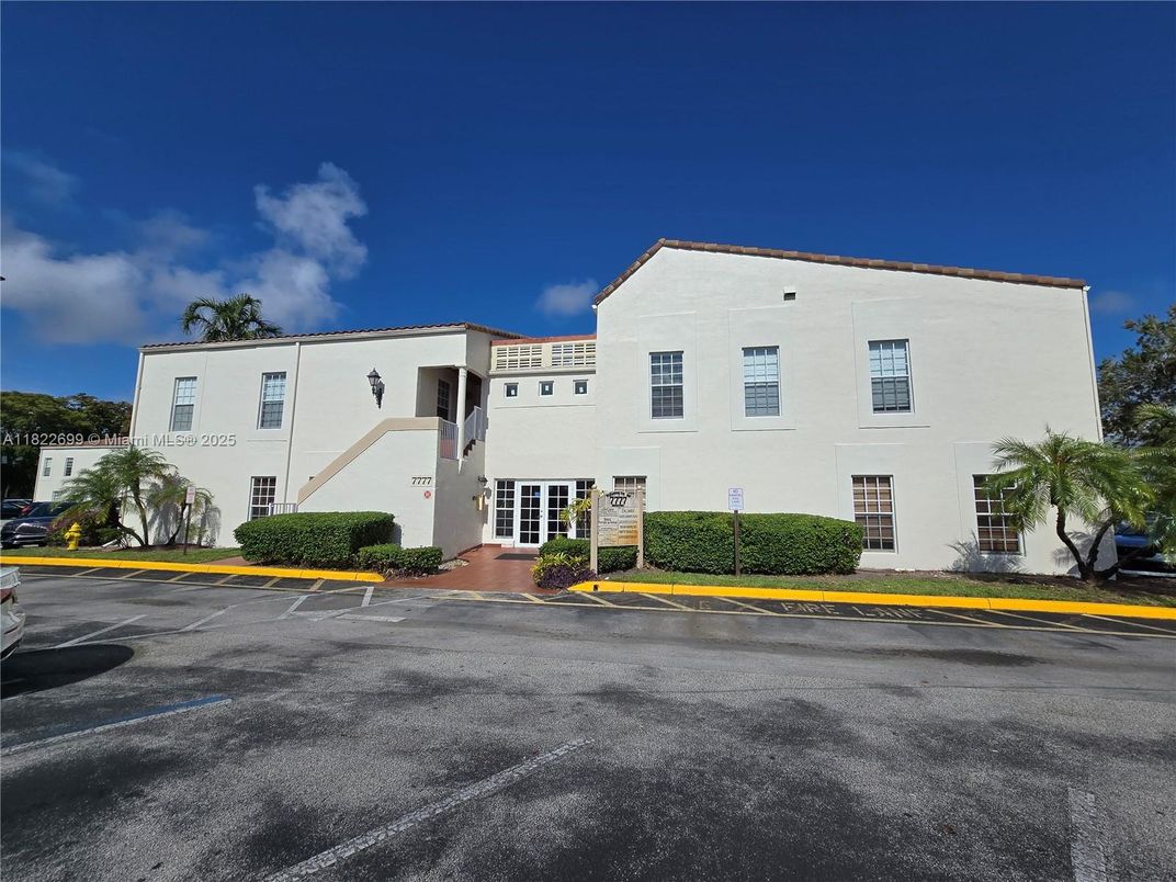 Exterior, Facade, Spanish Mediterranean