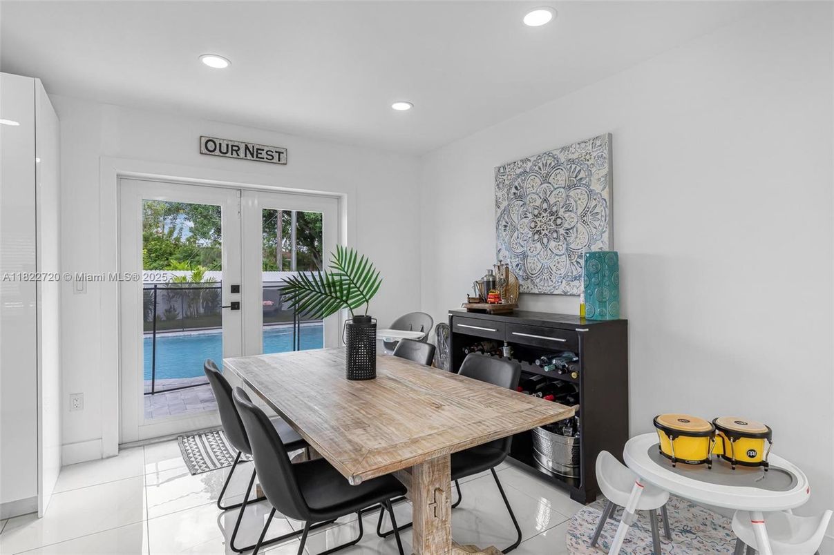 Dining room, Interior, Recessed Lighting