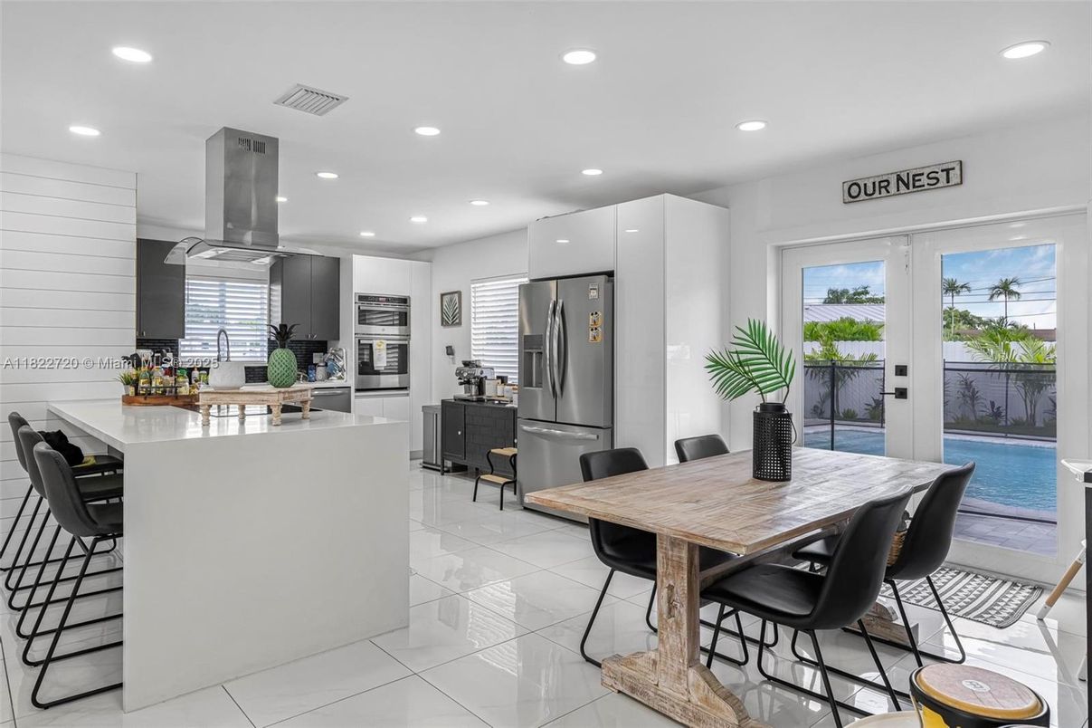 Dining room, Interior, Kitchen, Recessed Lighting, Stainless Steel Appliances