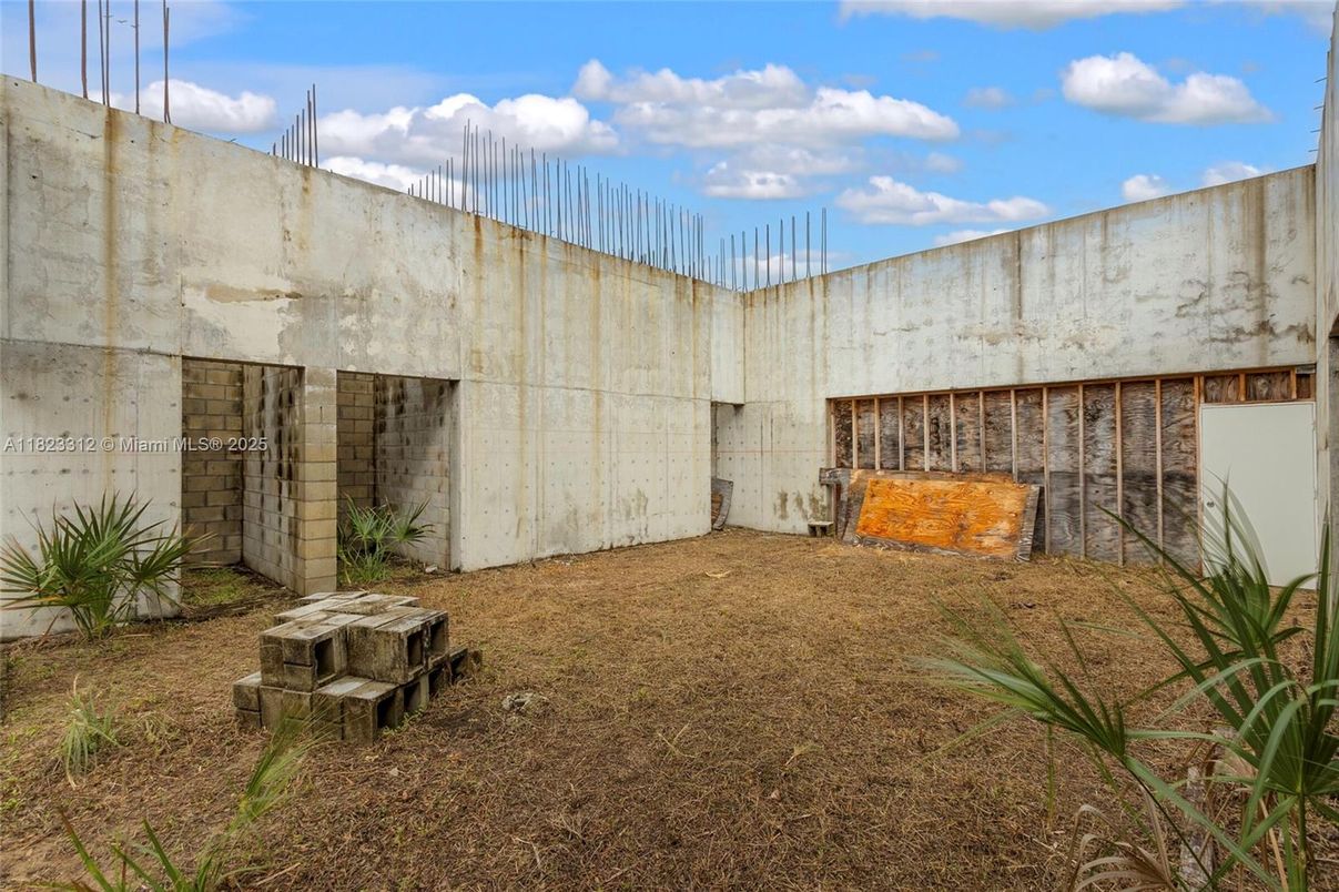 Backyard, Exterior