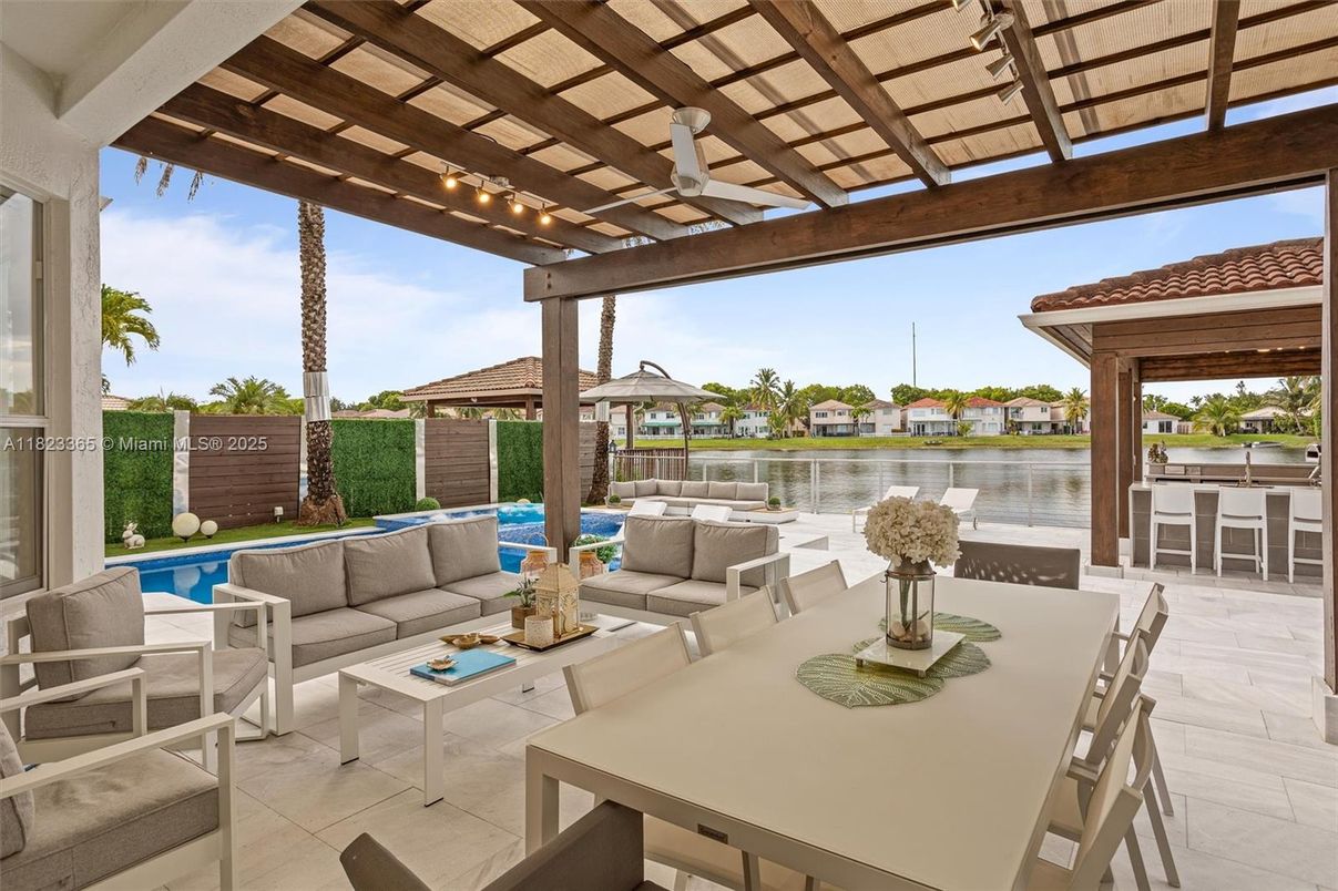 Exterior, Pool, Water