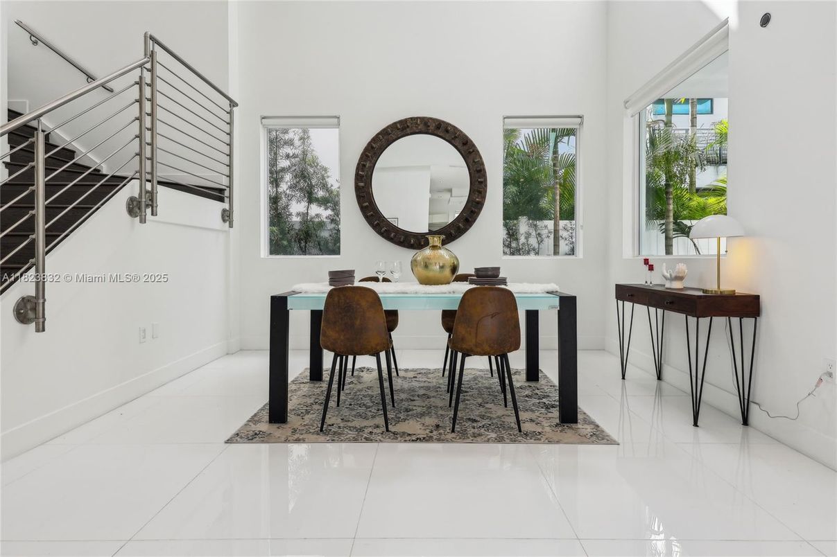 Dining room, Interior