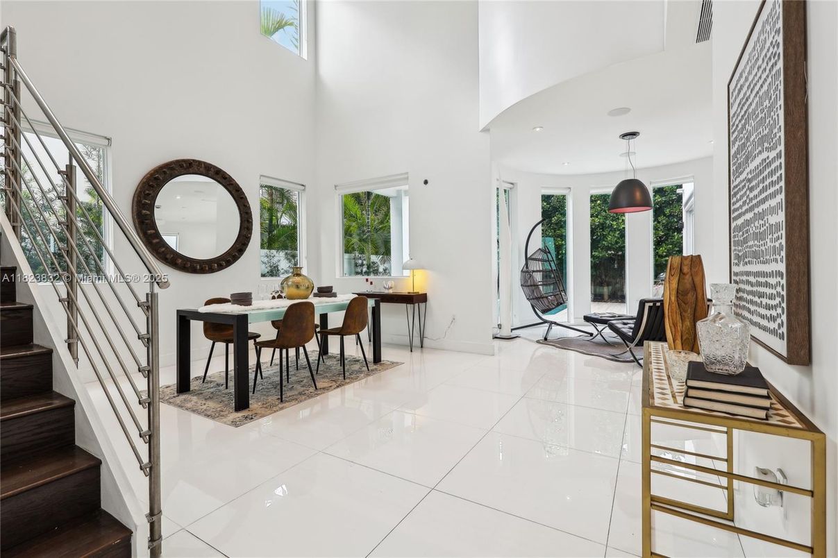 Dining room, Interior, Pendant Lights, Recessed Lighting