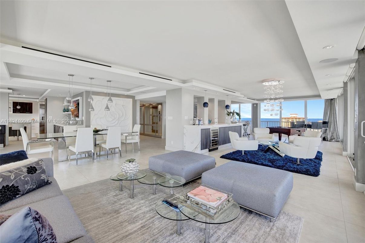 Dining room, Interior, Living room, Pendant Lights, Recessed Lighting, Water