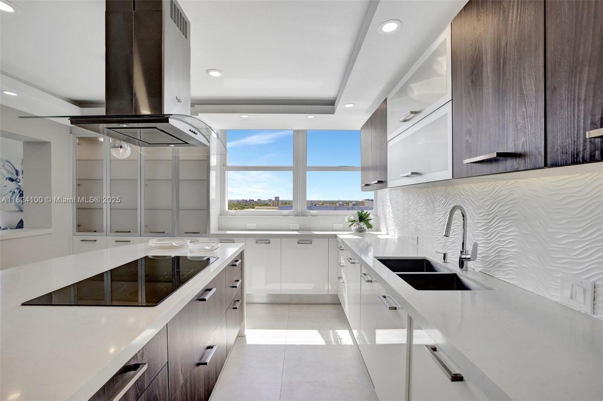 Interior, Kitchen, Recessed Lighting, Water
