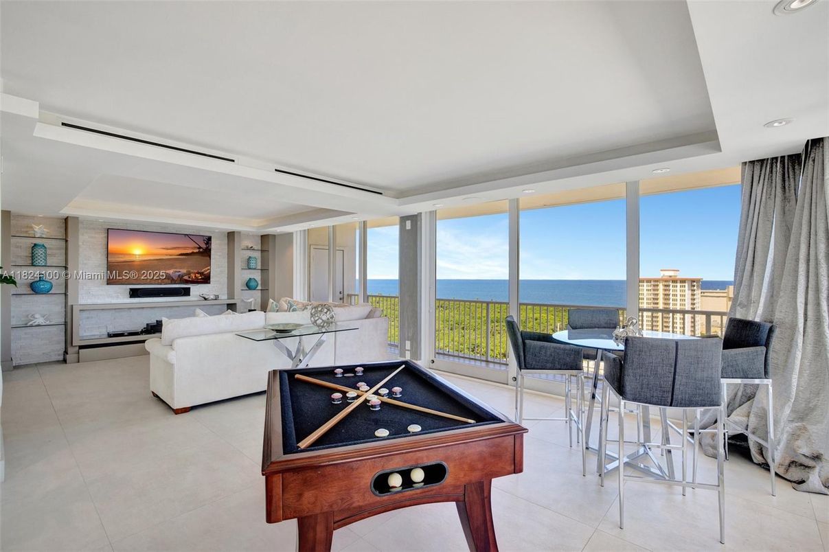 Game Room, Interior, Living room, Recessed Lighting, Water