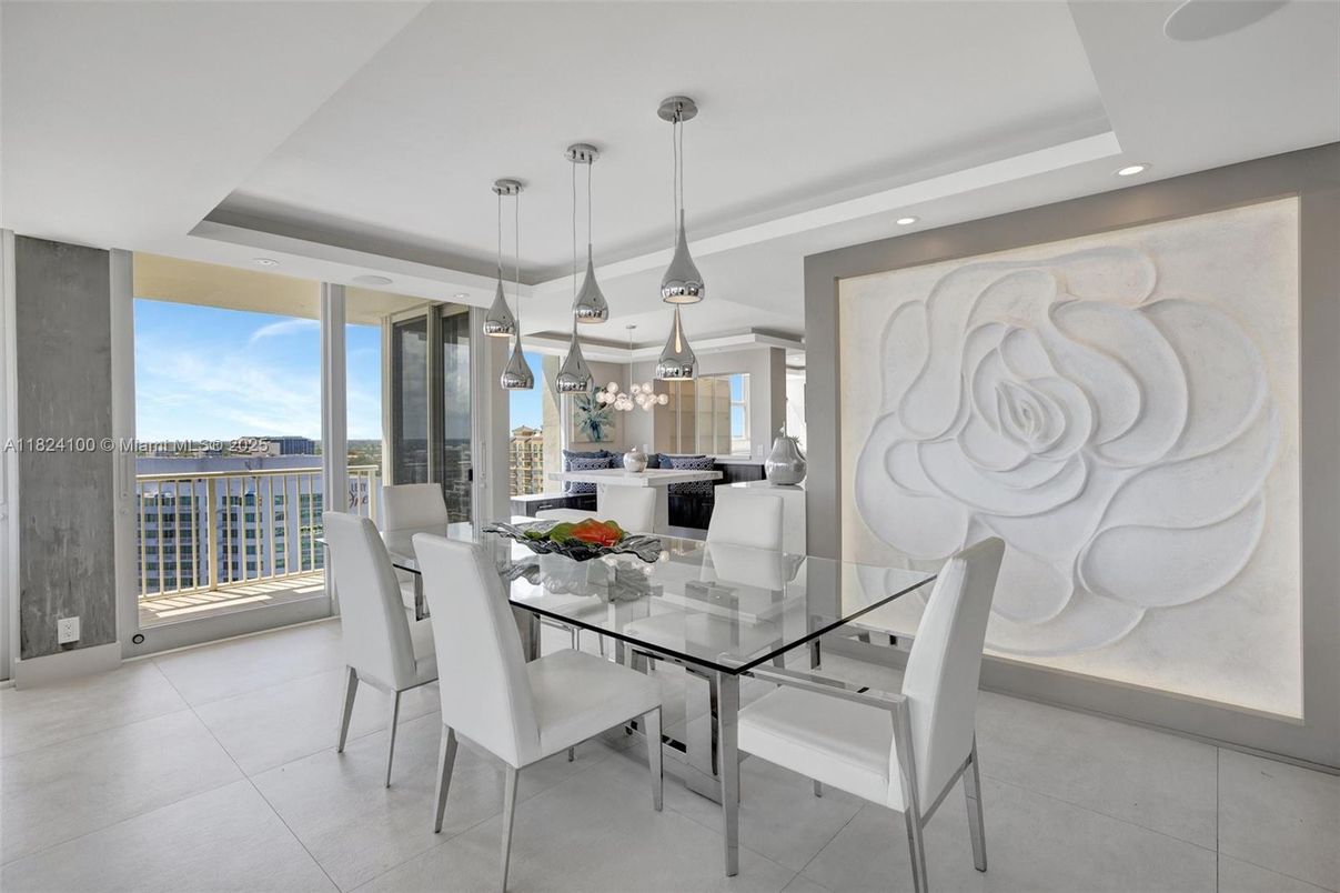 Dining room, Interior, Pendant Lights, Recessed Lighting, Water
