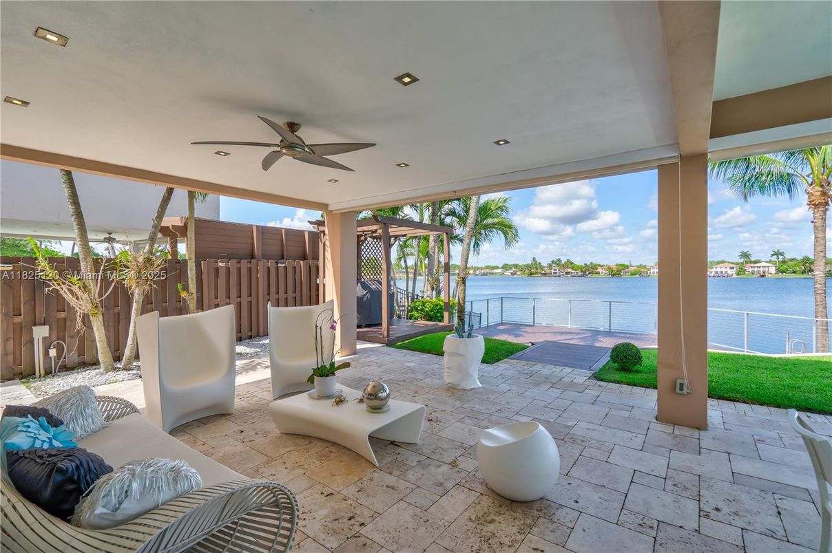 Exterior, Recessed Lighting, Water