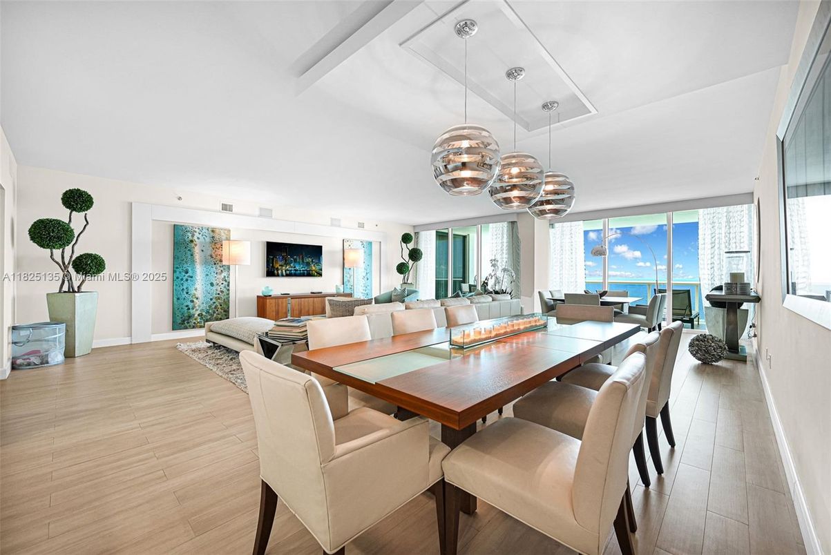 Chandelier, Dining room, Interior, Living room, Pendant Lights, Water, Wood Texture Flooring