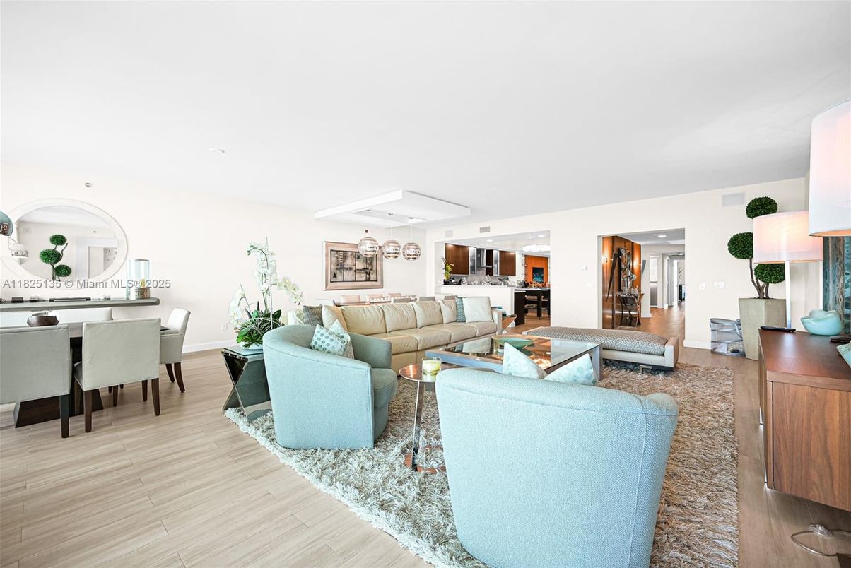 Dining room, Interior, Living room, Recessed Lighting, Wood Texture Flooring