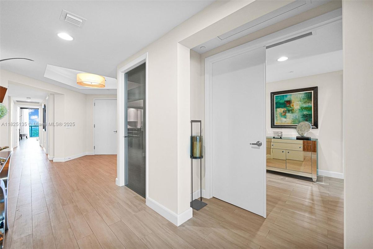 Interior, Recessed Lighting, Wood Texture Flooring