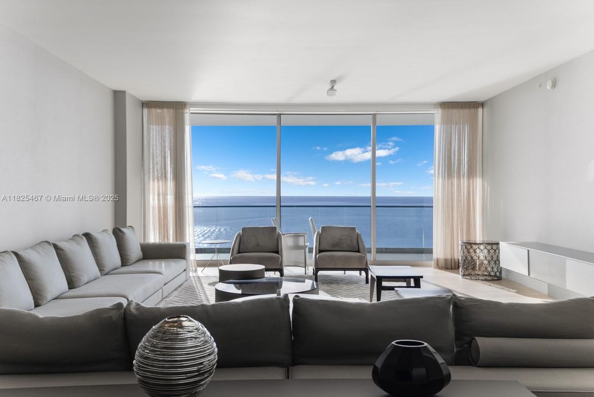 Interior, Living room, Water
