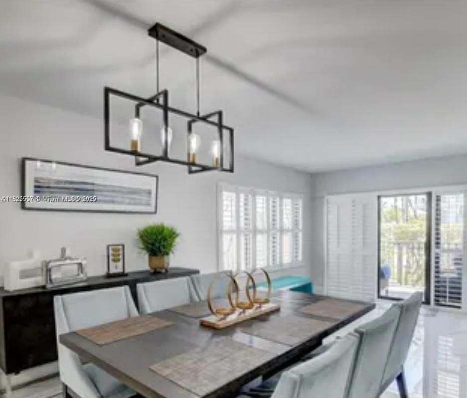Chandelier, Dining room, Interior, Pendant Lights