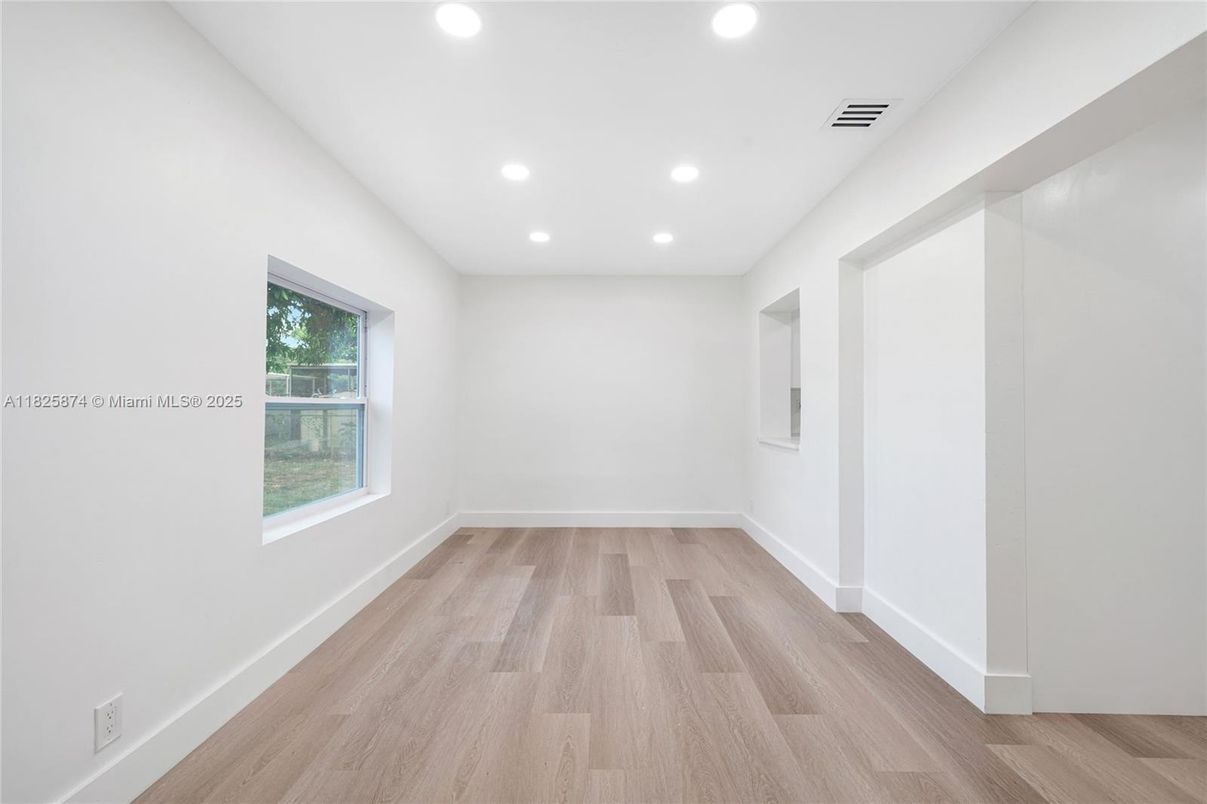 Empty room, Interior, Recessed Lighting, Wood Texture Flooring
