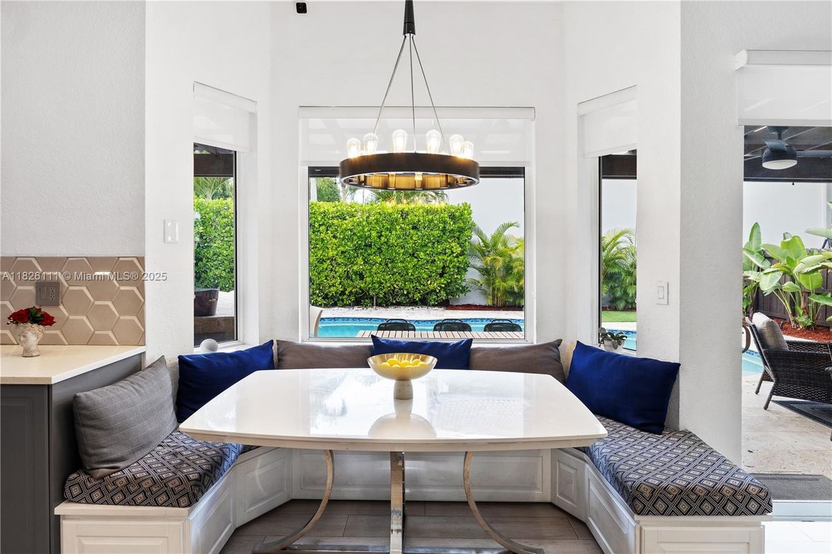 Dining room, Interior, Pendant Lights