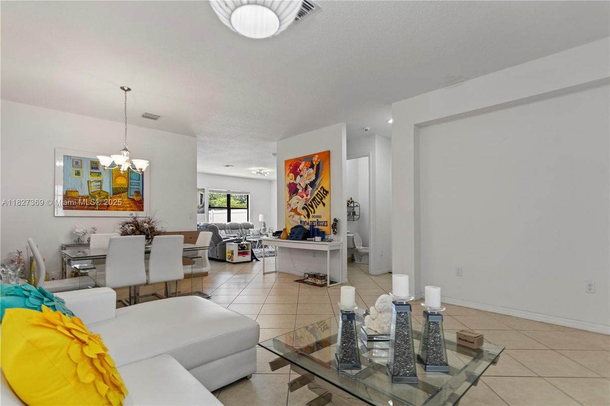 Chandelier, Dining room, Interior, Living room, Pendant Lights, Recessed Lighting