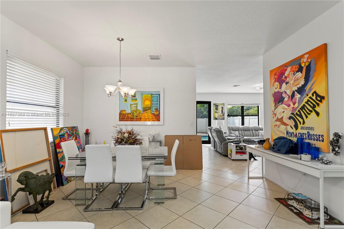 Dining room, Interior, Living room, Pendant Lights, Recessed Lighting