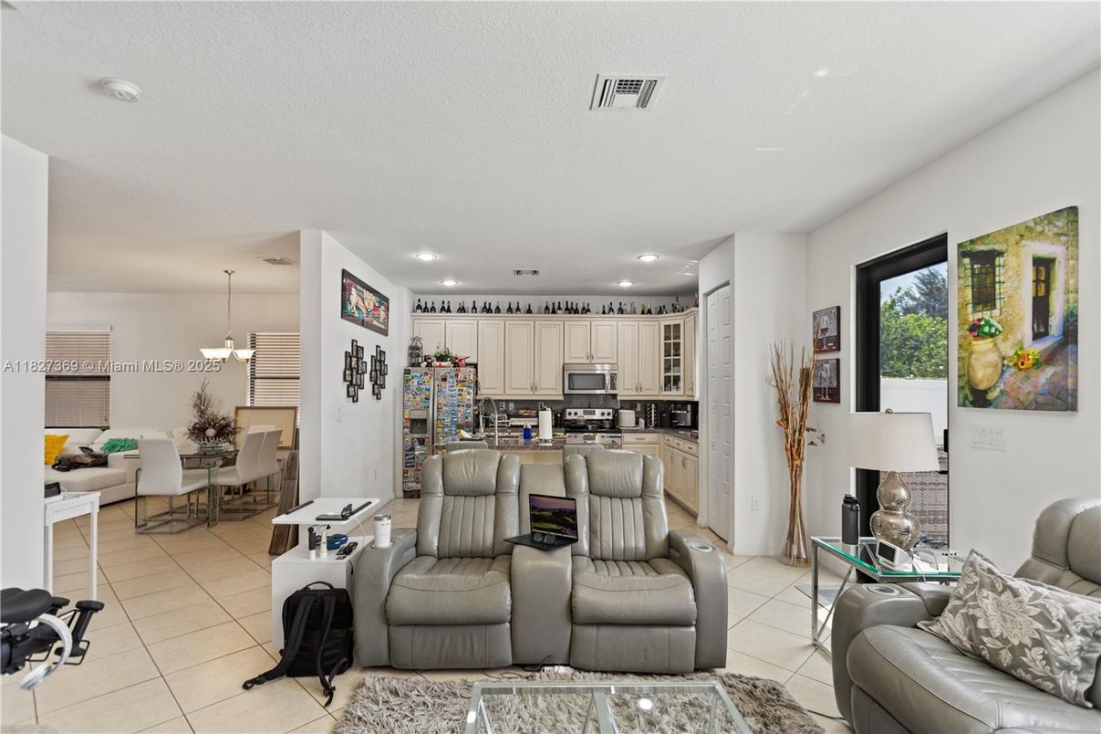 Dining room, Interior, Kitchen, Living room, Pendant Lights, Recessed Lighting, Stainless Steel Appliances